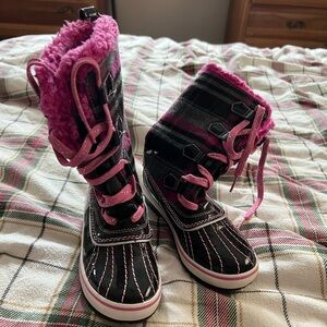 Sketchers Girls Black and Pink Boots